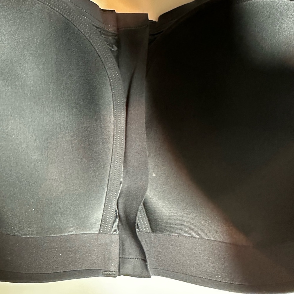 Lululemon Black Women's Intimate Zip-Front Bra - Picture 8 of 8